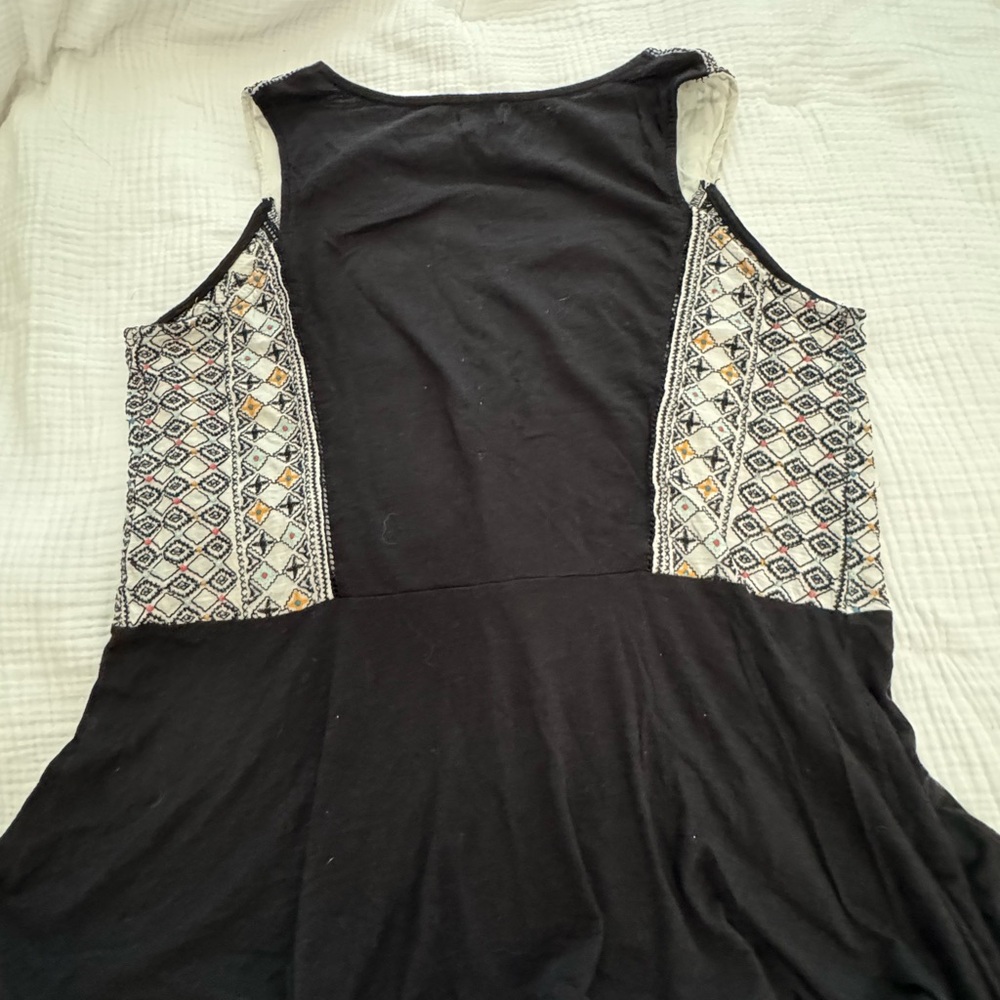 Meadow Rue Black and White Embellished Sleeveless Blouse - Picture 3 of 4